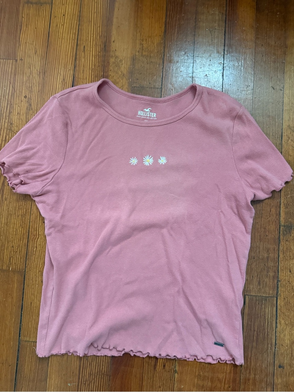 Hollister Dusty Rose Short Sleeve Tee with Daisy Motif
